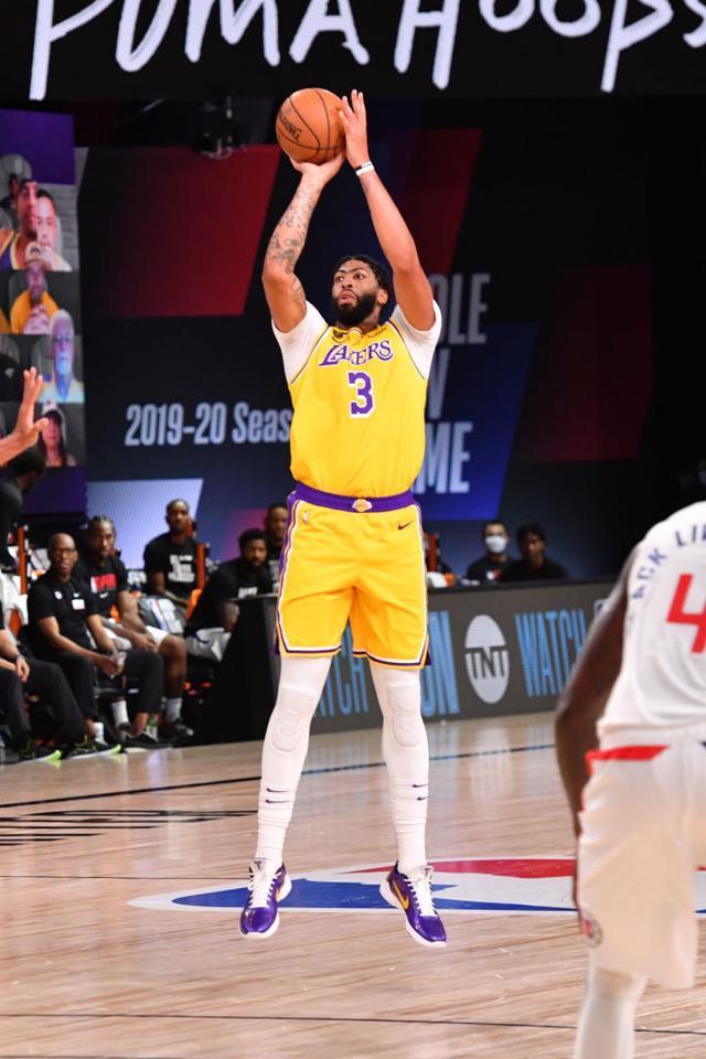 九游体育-转折点洛杉矶快船完成体检；CBA季后赛国际比赛日攻防权衡；管理层满意；球探报告显示潜力的简单介绍